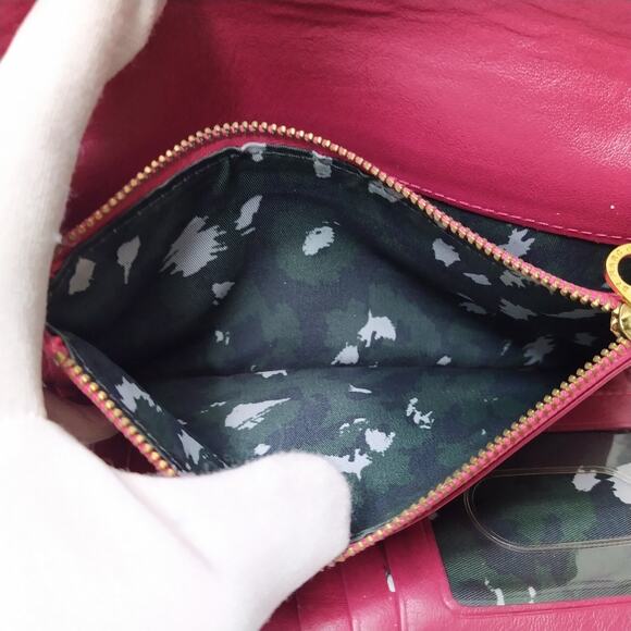 Marc by Marc Jacobs Red Leather Turnlock Credit Card ID Windows Trifold Wallet - Picture 13 of 16